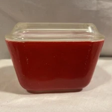 Pyrex Refrigerator Dish with Lid 350ml? Red
