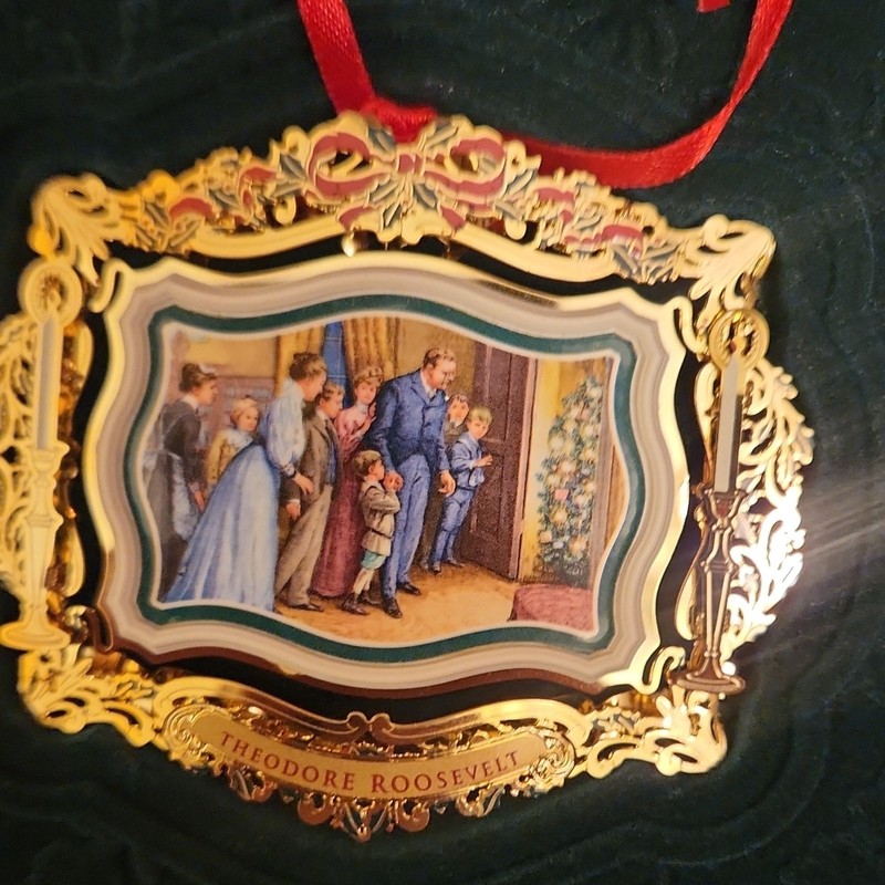 2011 White House Santa Claus Christmas Holiday Metal Hanging Ornament Set of 2