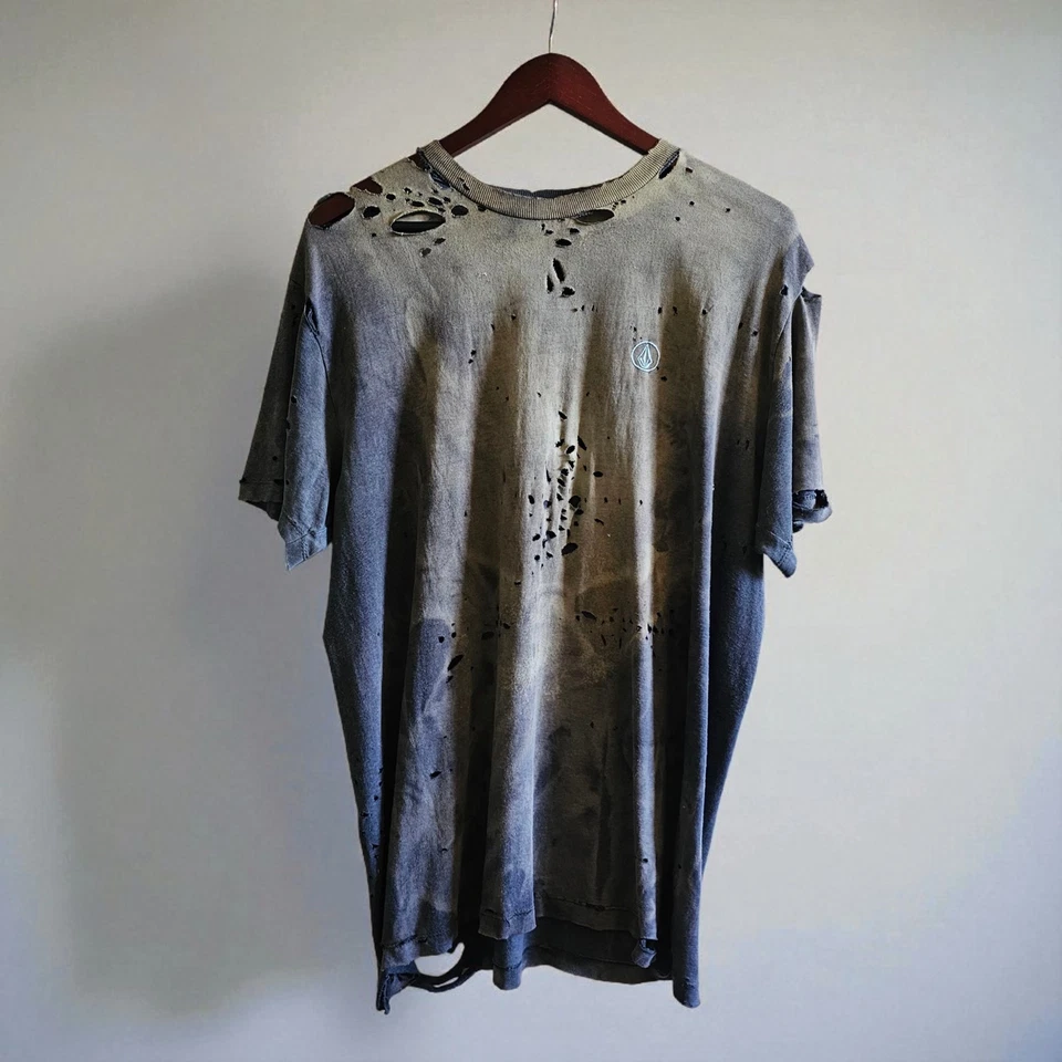 Vintage Paper Thin Thrashed Volcom T-Shirt Mens Large Faded Grunge Punk Y2K Tee - Image 2 of 4