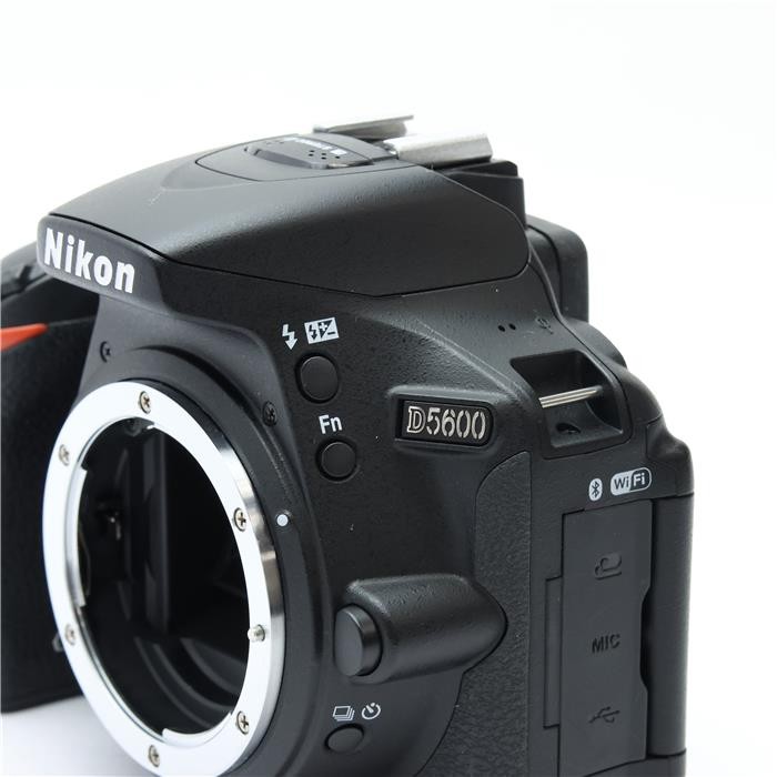 Nikon D5600 Camera + 18-55mm VR + 70-300mm VR Dual Zoom Lens Kit