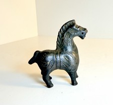 Insolite unique figurine cheval vintage en métal moulé art populaire primitif style bronze