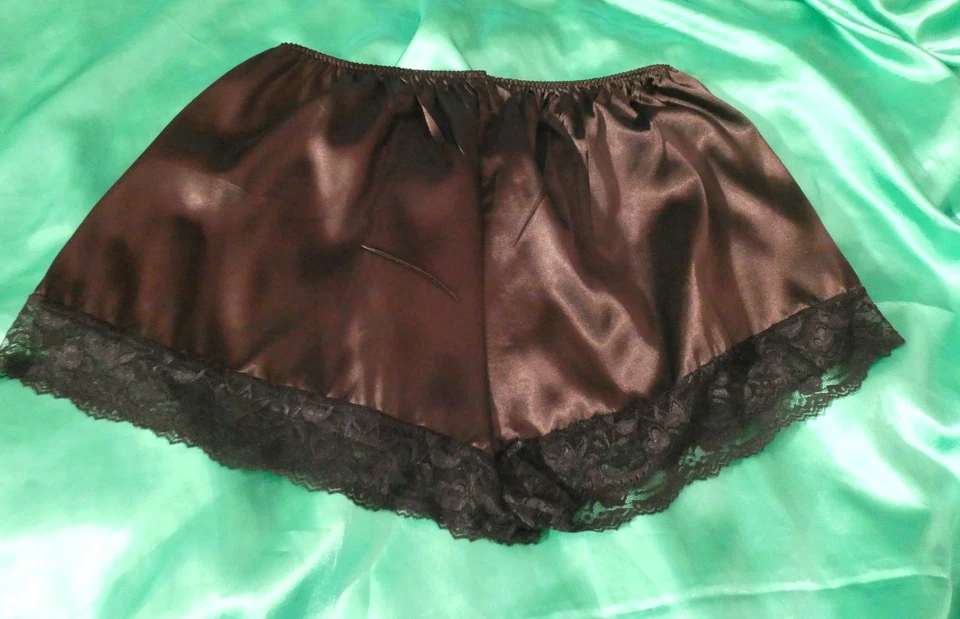 Ultra Gloss Black Vintage Look French Knickers BNWT XL Lace Hems - Image 4 of 4