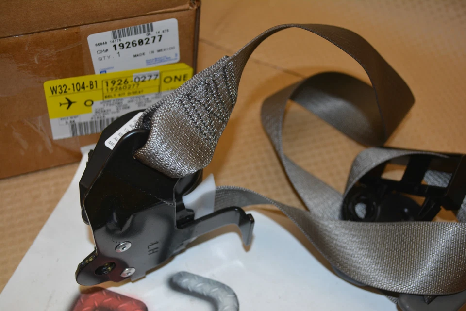 Chevrolet Express GMC Savana LH 2003-2014 hebilla y retractor del cinturón de seguridad para conductores Foto 3 de 3