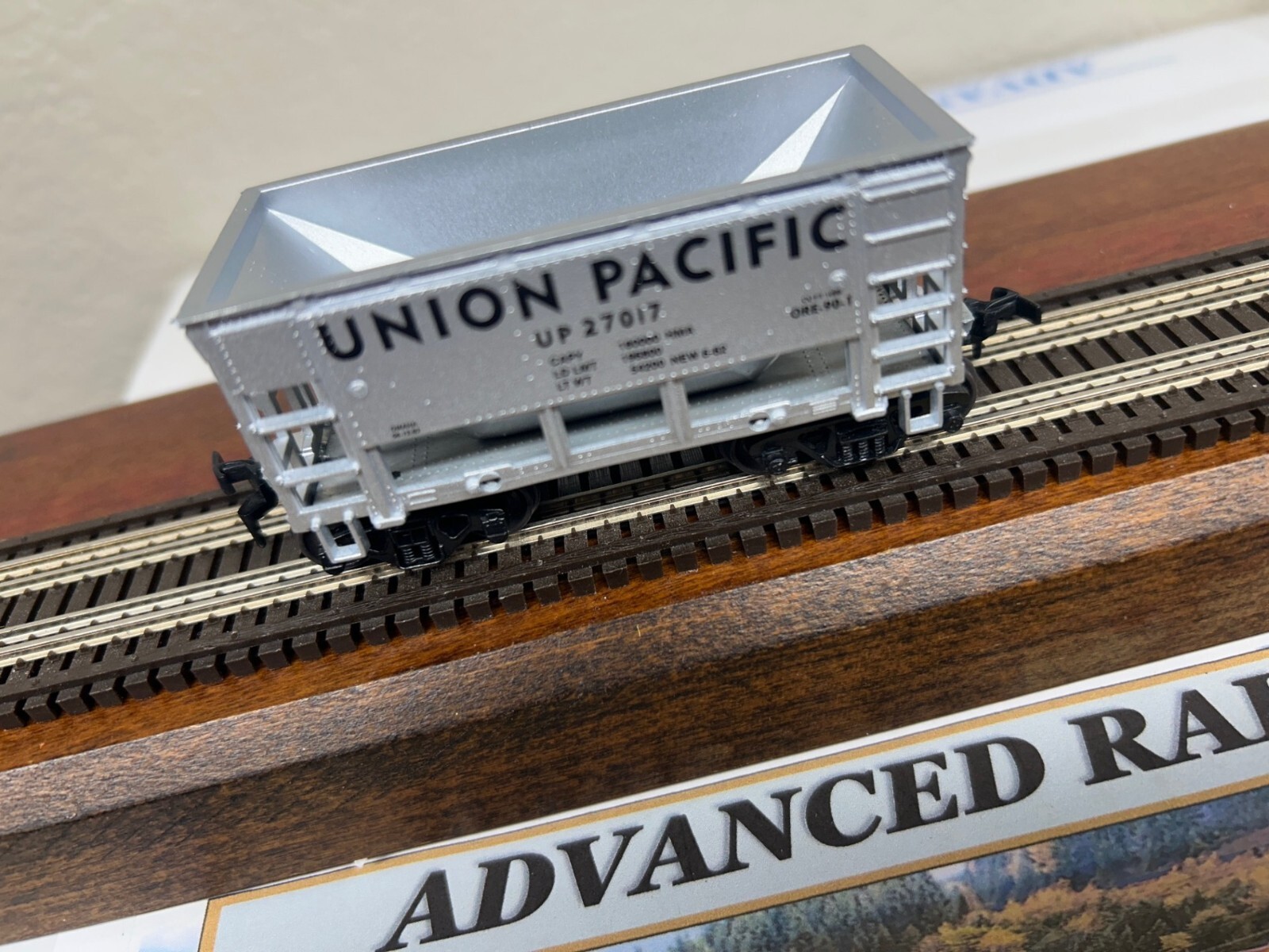UNION PACIFIC IRON ORE CAR - HO Scale -" UP SILVER " PAINT SCHEME NEW DISPLAY