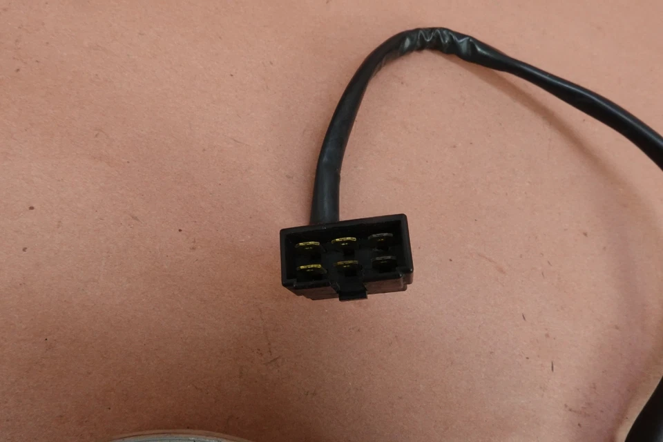 Крышка газовая для замка зажигания 2000-2005 Ducati Monster 750 M750 - Изображение 2 из 4