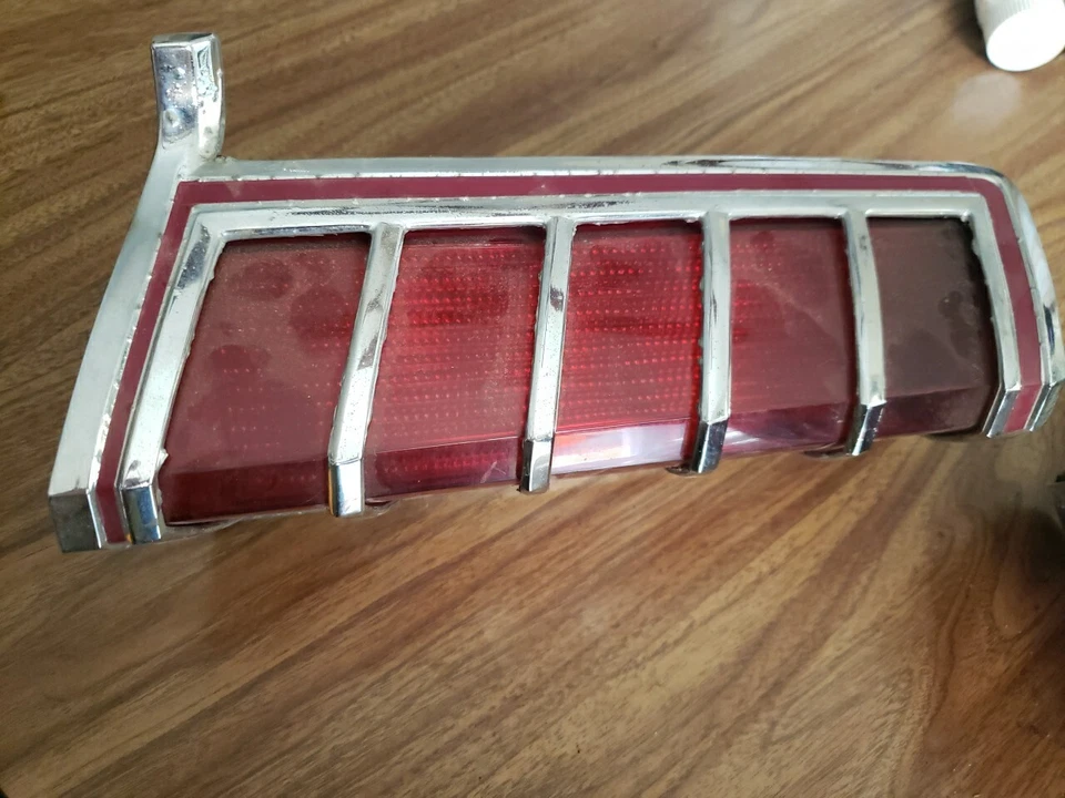 Luz de freno trasera izquierda y derecha Lincoln Mark V 1977 1978 1979 5 luces Foto 2 de 4