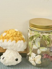 Crocheted popping mushroom