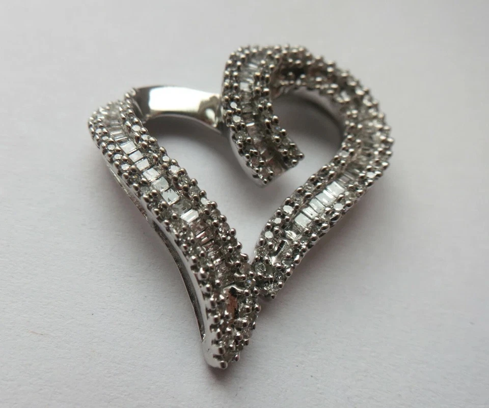 ANTIGUO Colgante Corazón Diamante 10K con Baguette de Oro y Piedras Redondas Firmado JWBR Foto 2 de 4