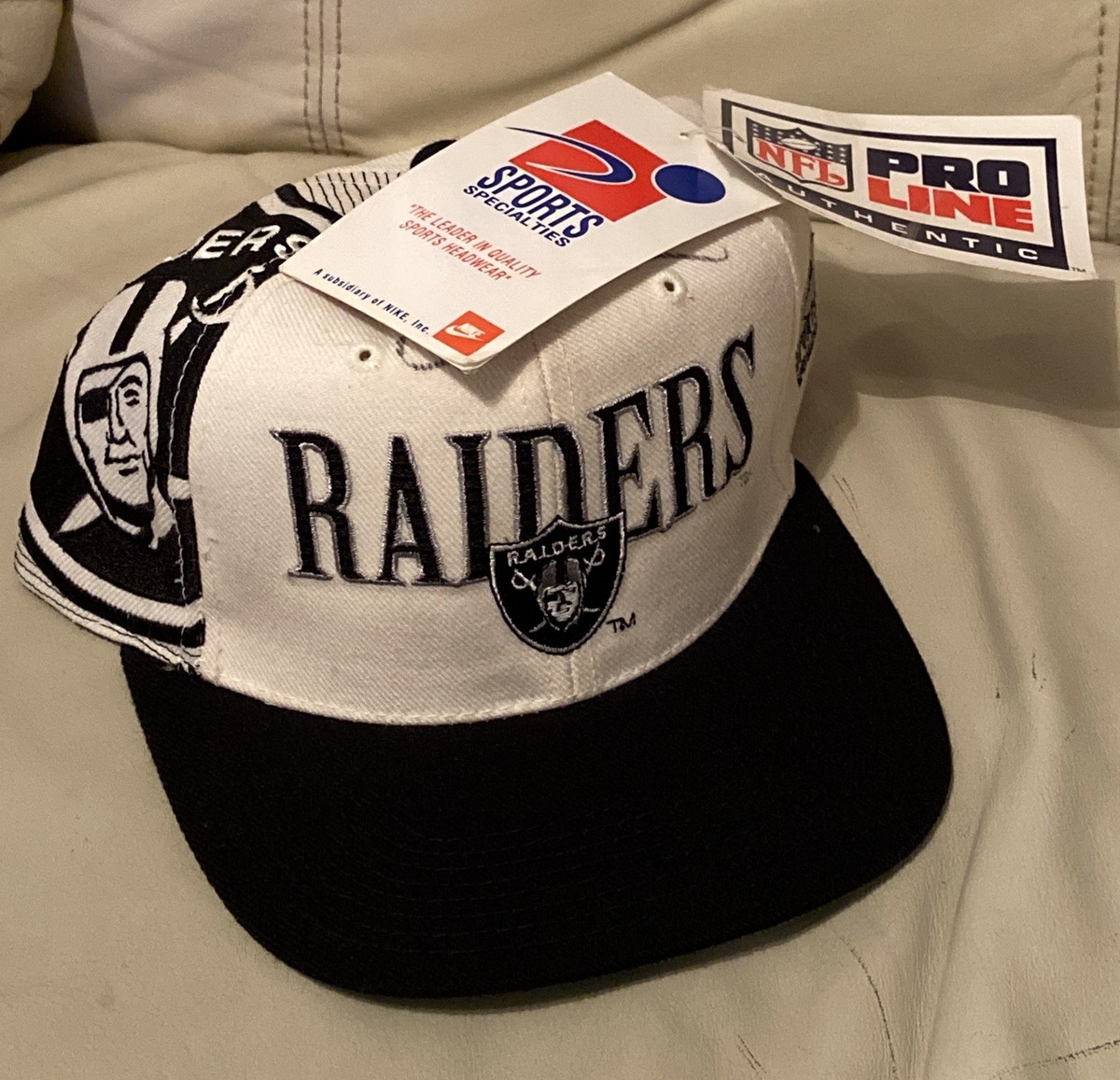 New w/tags Vintage 90s Los Angeles Raiders Sports Specialties