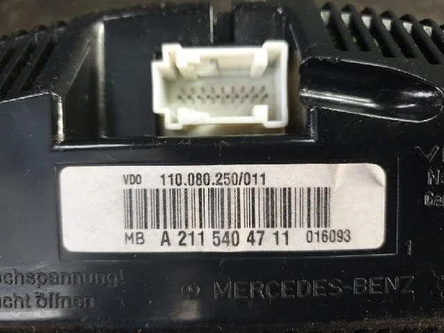 Приборные панели 2005 Mercedes-Benz E320 2115404711 - Изображение 4 из 4