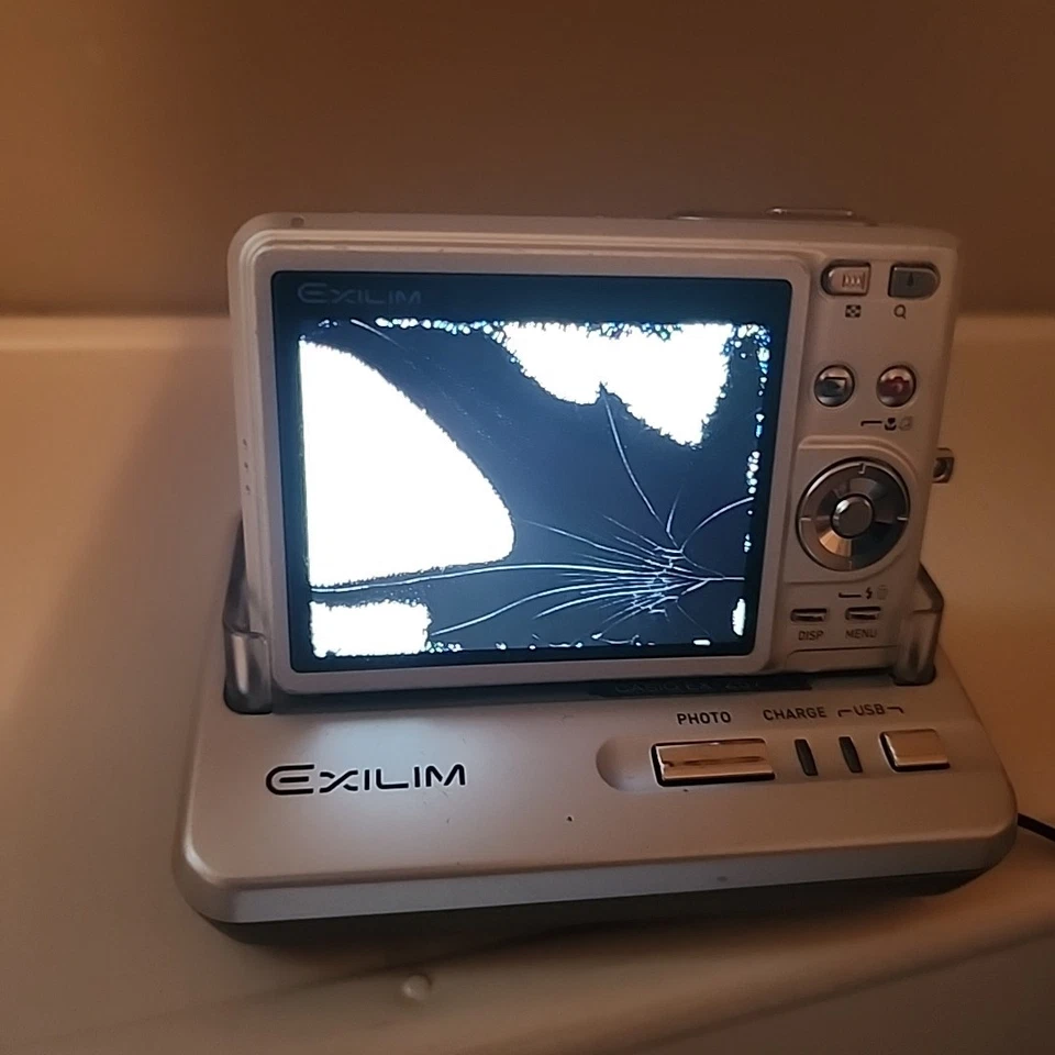 READ PARTS CASIO EXILIM EX-Z57 5.0MP Compact Digital Camera Silver w/ Box  - Image 2 of 4