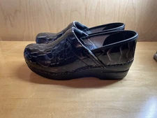 Dansko Proffessional Leather Clogs Purple Alligator Snakeskin Women’s 39 EUR