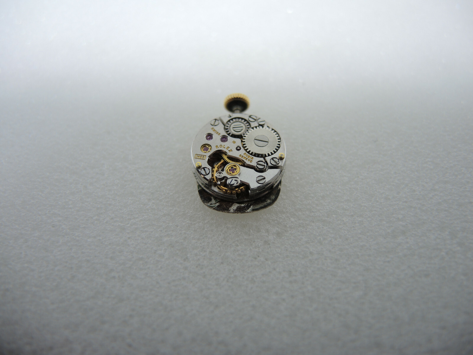 Rolex 1400 con quadrante orchidea e movimento