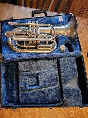 YAMAHA YBH-301M Marching Baritone With King 4g Mouthpiece 