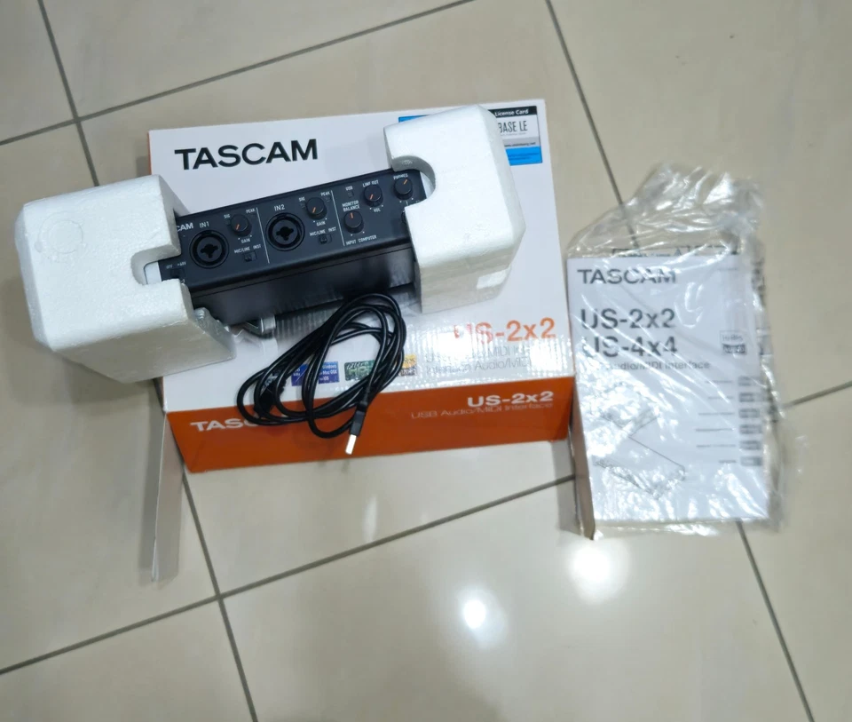 Scheda Audio TASCAM US-2x2 2-In/2-Out USB Audio/MIDI Interface DAW Cubase  - Immagine 2 di 2