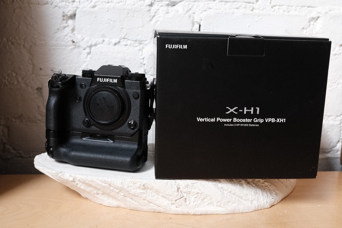 Fujifilm X-H1 Mirrorless Digital Camera Black (with Vertical