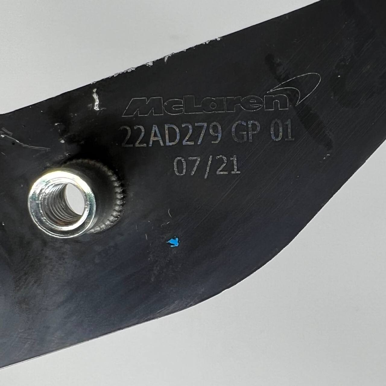 2021 MCLAREN BRACKET SUPPORT OEM USED 22AD279 GP 01