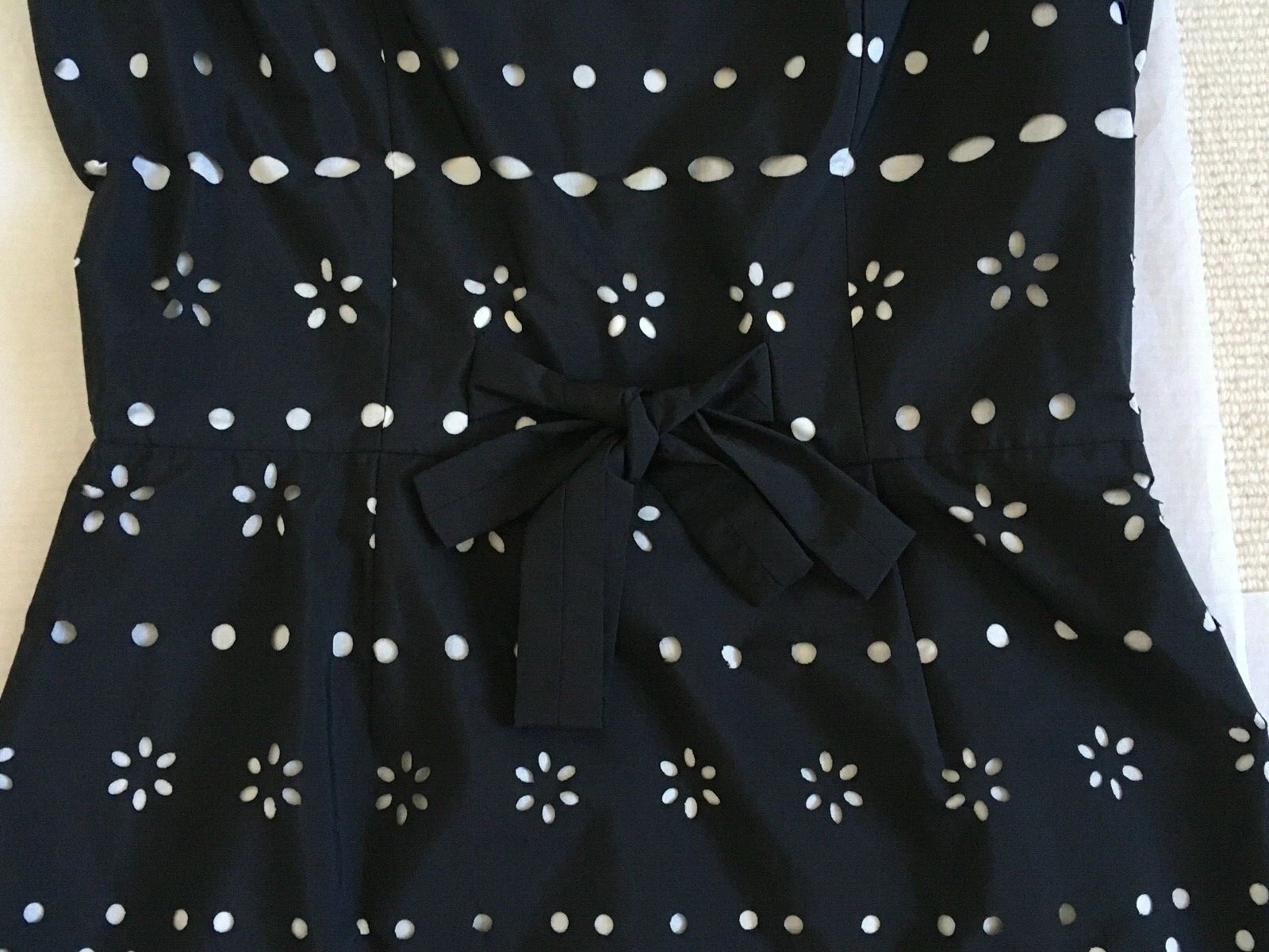 ABITO MOSCHINO ECONOMICO E CHIC TAGLIO LAZER DAVANTI FIOCCO IT 42 UK 10 NUOVO PREZZO AL PUBBLICO £ 525