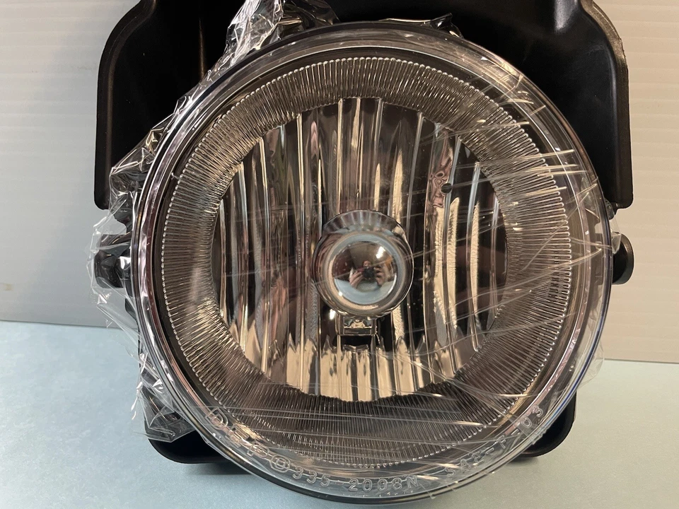 2003-2004 GMC Sierra Passenger Side Fog Light Assembly Foto 2 de 4