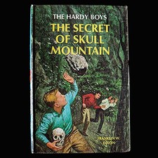27 The Secret of Skull Mountain (1966):  Vintage Hardy Boys Book Blue-Back