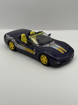 Maisto 1998 Chevy Corvette C5 Indy 500 Pace Car 1:18 Scale Diecast Car