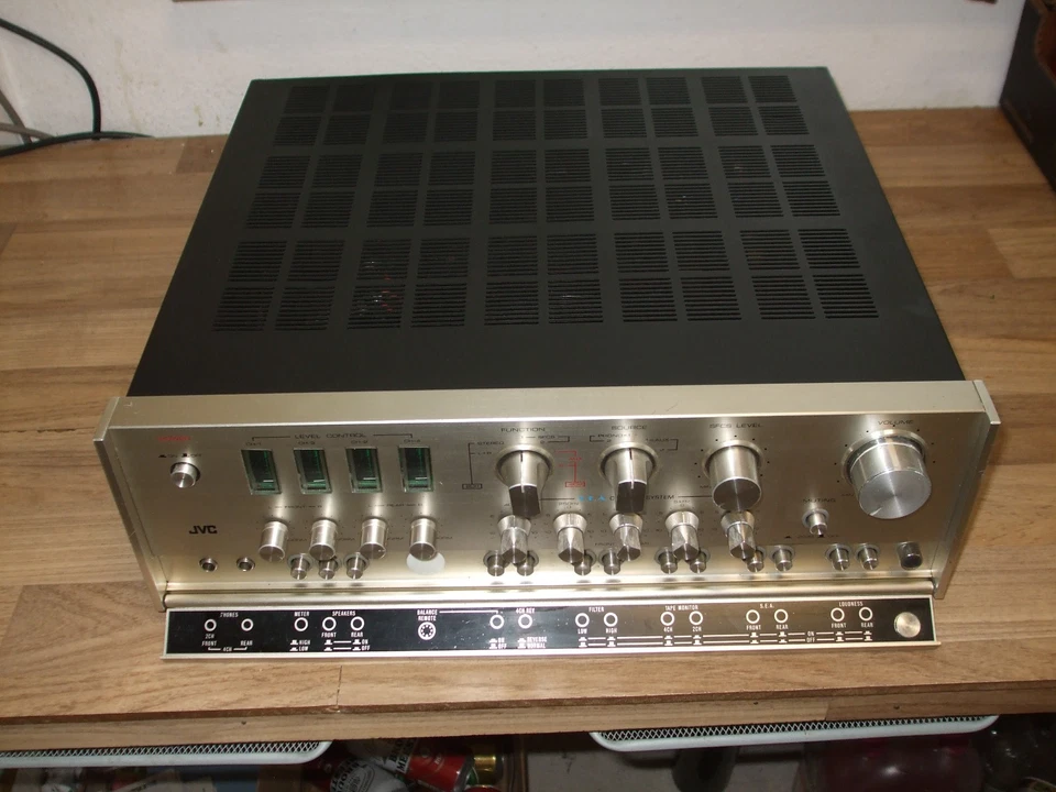 Quadrophonische Verstärker JVC 4VN-990 - Bild 2 von 4