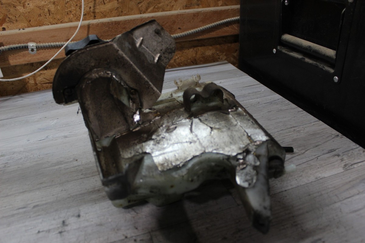 2002 Ski-Doo MXZ 800 Adrenaline Oil Tank Reservoir 519000049 for
