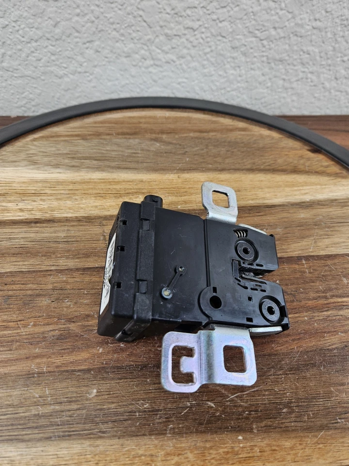 06-09 Range Rover Sport HSE Trunk Lid Lock Latch Release Actuator OEM FQR500140 - Image 2 of 4