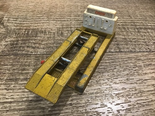 Vintage Matchbox Lesney Castrol Service Ramp - 1970 - Picture 7 of 14