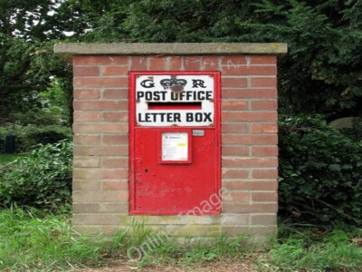 Photo 6x4 George V wallbox Denton/TM2788 This postbox is situated by the c2009