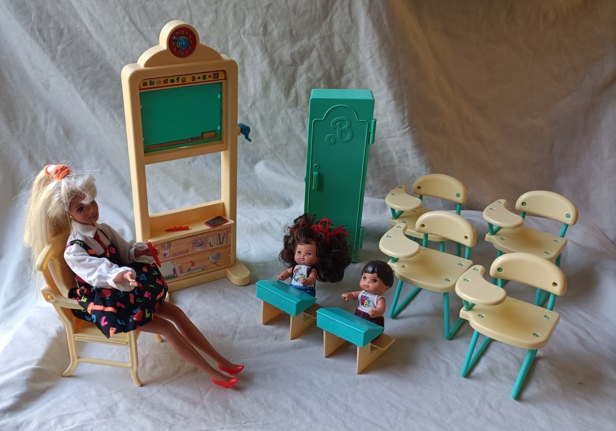 90's Teacher Barbie classroom set with all Working