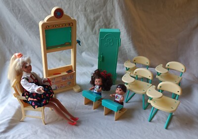 90's Teacher Barbie classroom set with all Working