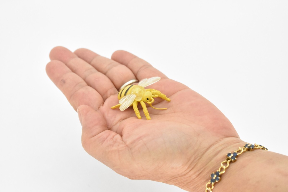 Plastic Honeybee 1 5/8 inches long - F1655 B74 | eBay
