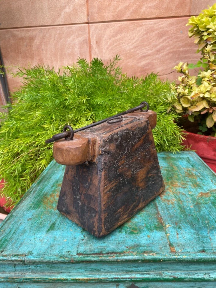 Ancient Oil Box Old Wooden Hand Carved Floral Design Iron Handle Oil Box Purse - Image 3 of 4