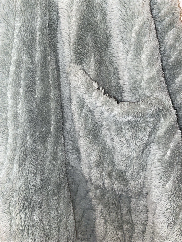 Berkshire Blanket & Home Co. Capa Envoltura 58" X 64" Cálido y Suave Acogedor Bolsillos Foto 2 de 4