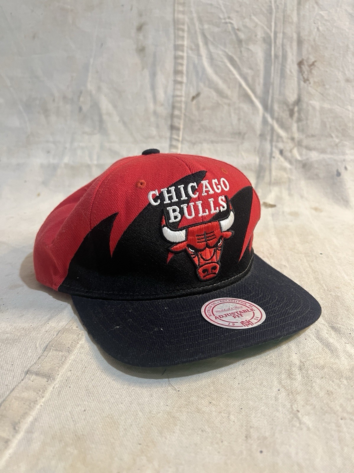 Vintage 90’s Chicago Bulls NBA Shark Tooth Mitchell & Ness Snapback Hat Cap READ