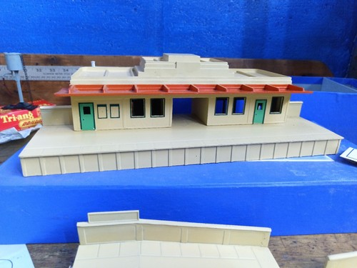 Hornby Dublo Accessories Buildings Track Points Etc - Picture 24 of 24