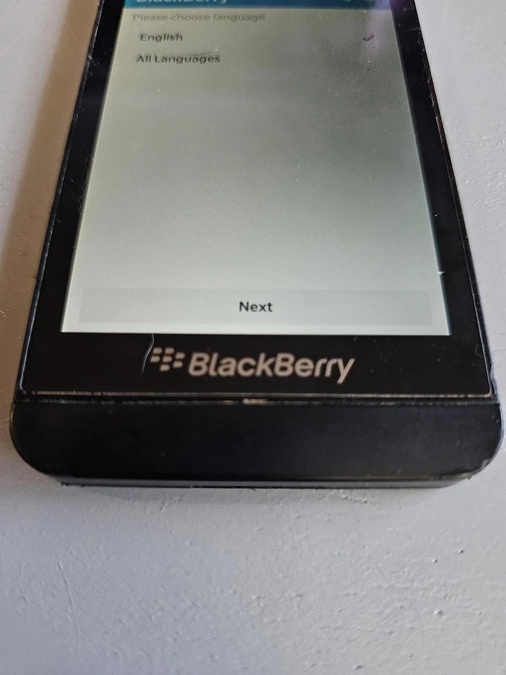 BlackBerry Z10 AT&T Smartphone Black Powers On Clean Screen - Image 2 of 4