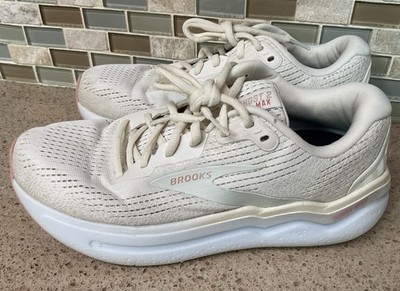 Brooks Ghost Max 2 Coconut Milk Zephyr  Womens Size 9B Sneakers Good Shoes