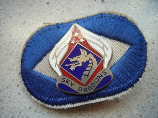 A122) U S A Army SKY DRAGONS XVIII Airborne Corps Truppenabzeichen Division