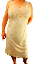 WONDER MAID VINTAGE PALE YELLOW MEGA-LACY SLIPPERY SATINY NYLON FULL SLIP 42 EVC