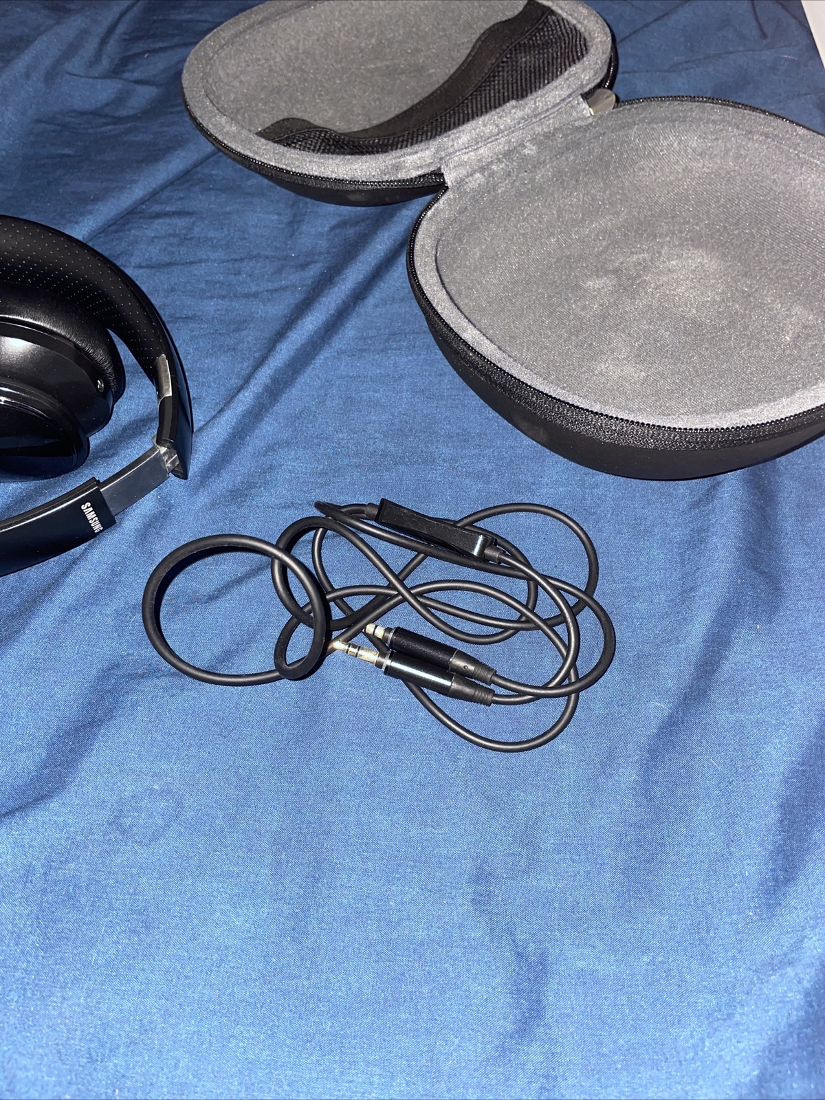 Samsung Level On Noise Canceling Headphones W/ Case