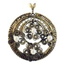 22679 - Gold and Pearl Medallion Necklace with Timeless Elegance and Sophisticat