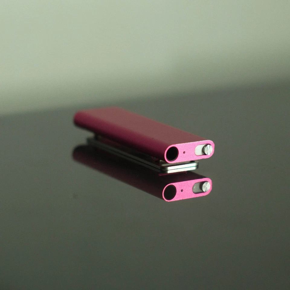 Apple iPod Shuffle 3rd Generation A1271 (2GB) Pink - Image 3 of 4