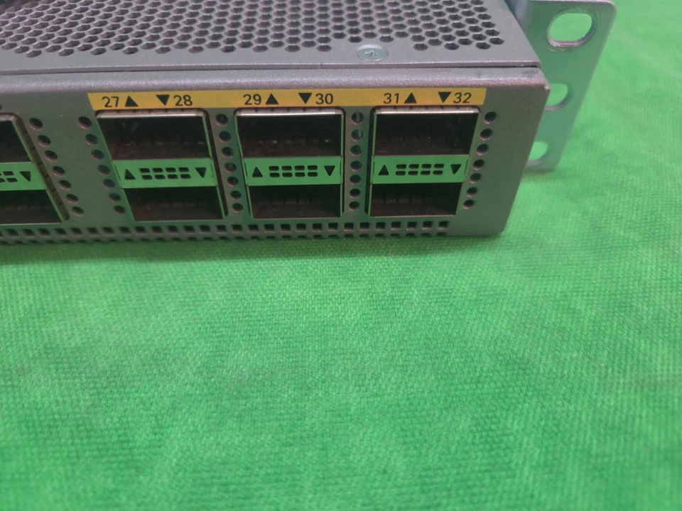 Cisco Nexus N9K-C9332PQ V04 32 Port QSFP 40G Switch 2x 650W Rack Kit - Image 3 of 4