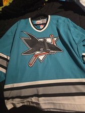San Jose Sharks Collecting and Fan Guide 3