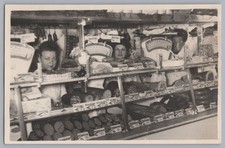 Metzgerei Verkäuferinnen Waage Tresen Wurst Fleisch Beruf - Altes Foto