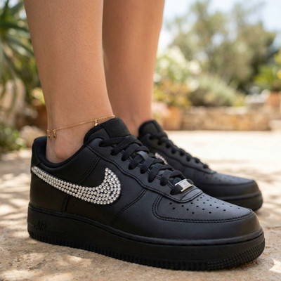 Nike Air Force 1 Schwarz Custom mit schwarzen Strasssteinen   Handmade Glitzer
