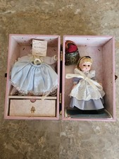 Madame Alexander Alice In Wonderland 2001 W/ Vogue Metal Box And Accessories