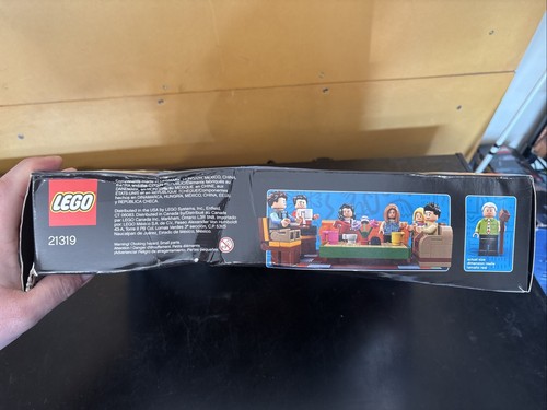 LEGO Ideas: Central Perk (21319) NEW IN SEALED BOX-- RETIRED PRODUCT!! - Picture 5 of 8